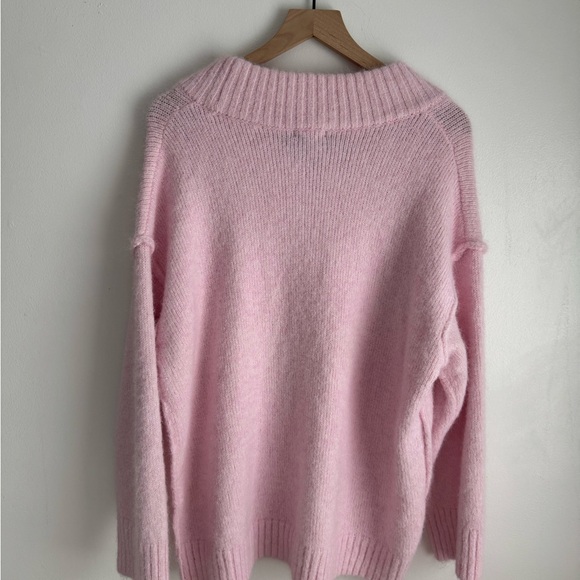 Wild Fable Soft Pink V-Neck Sweater - Picture 3 of 3